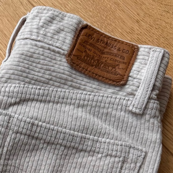 Levi's Women's Straight Leg Jeans in Cream - Picture 6 of 16